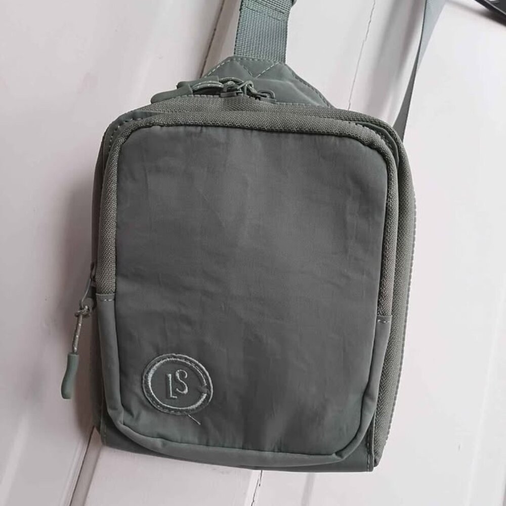 Lululemon Everywhere Sling Bag